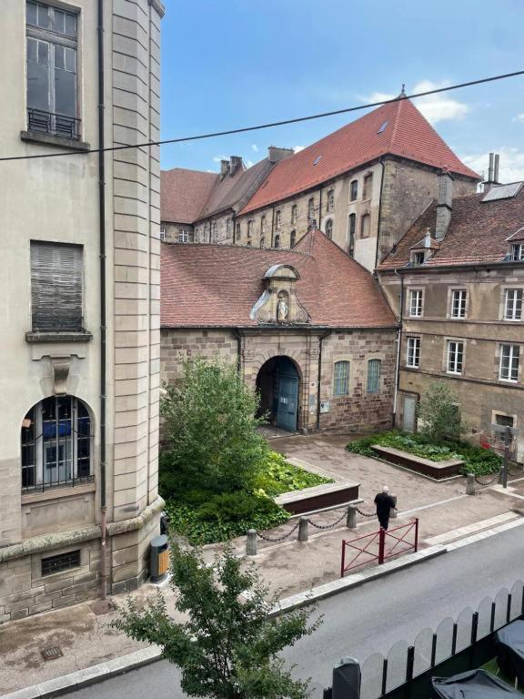 Апартаменты F2 Centre Historique Saint Colomban Ликсей-ле-Бен Экстерьер фото